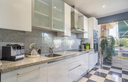 Resale - Apartment - Penthouse - Marbella - Nueva Andalucia