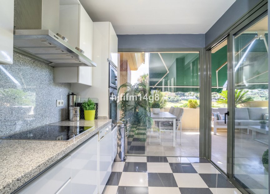 Resale - Apartment - Penthouse - Marbella - Nueva Andalucia