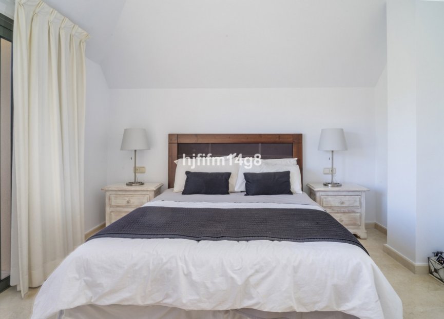 Resale - Apartment - Penthouse - Marbella - Nueva Andalucia