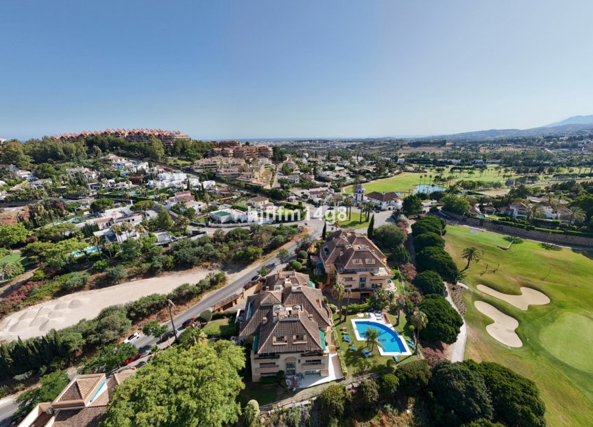 Resale - Apartment - Penthouse - Marbella - Nueva Andalucia