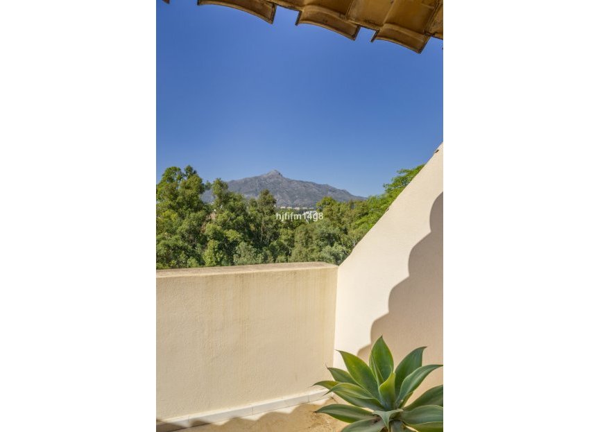 Resale - Apartment - Penthouse - Marbella - Nueva Andalucia