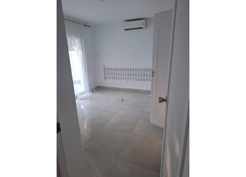 Resale - House - Detached Villa - Benalmádena - Benalmadena Centro