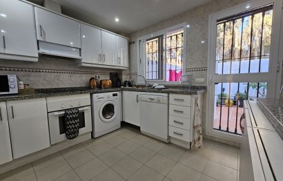 Resale - House - Semi-Detached House - Marbella - Nueva Andalucia