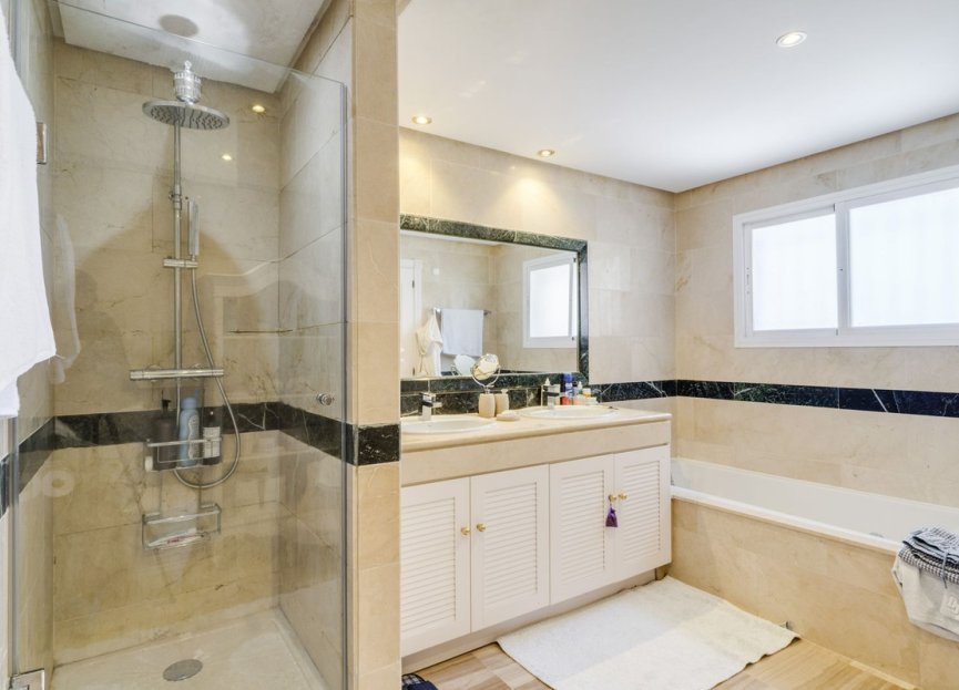 Resale - Apartment - Penthouse - Marbella - Bahía de Marbella