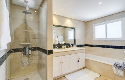 Resale - Apartment - Penthouse - Marbella - Bahía de Marbella