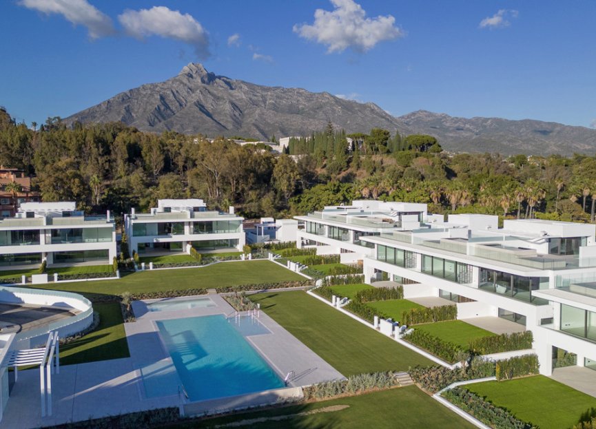 Resale - House - Semi-Detached House - Marbella - The Golden Mile