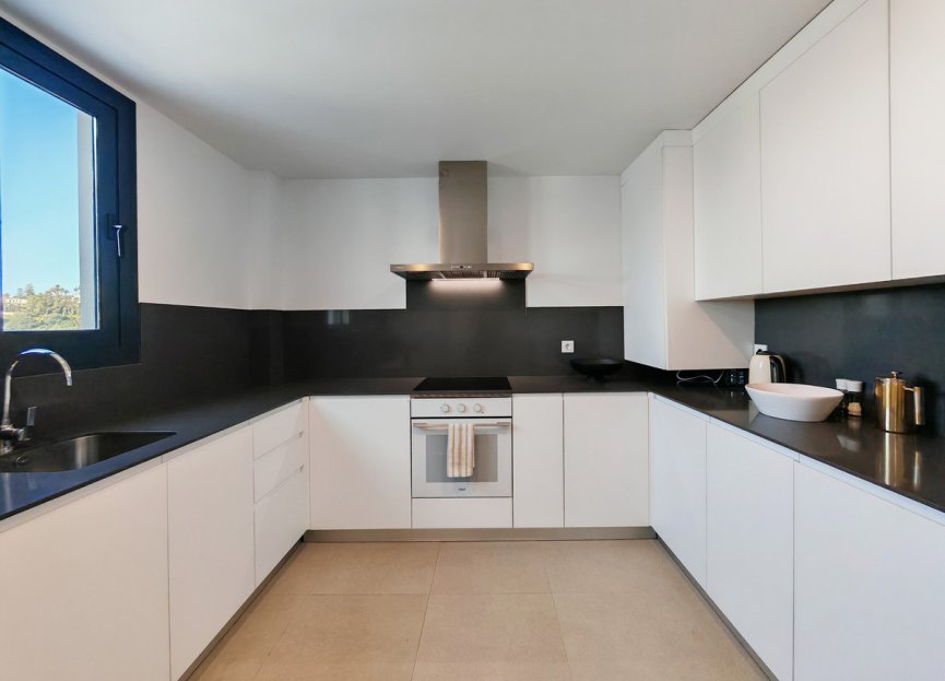 Resale - Apartment - Penthouse - Estepona - Estepona Centro