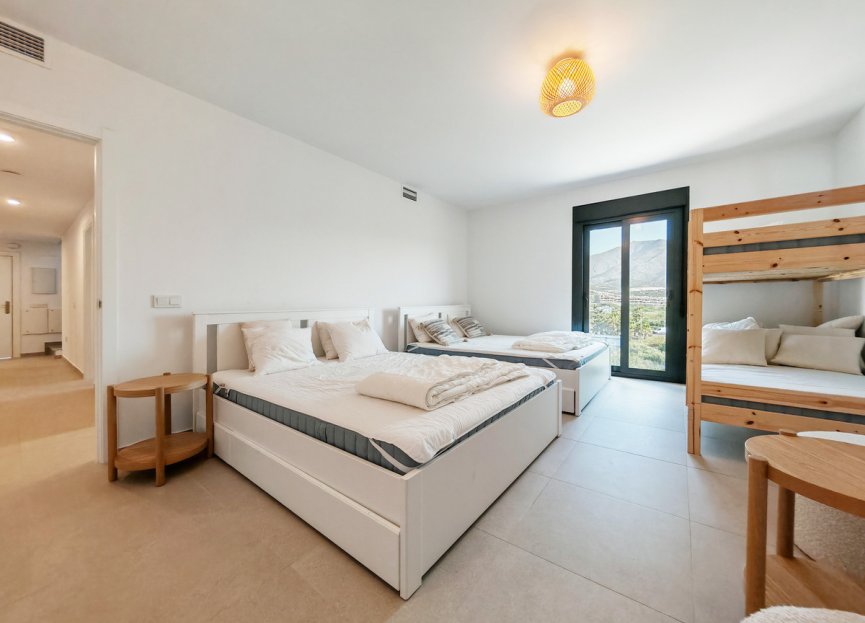 Resale - Apartment - Penthouse - Estepona - Estepona Centro