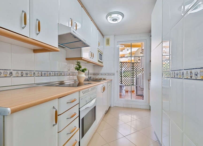 Resale - Apartment - Middle Floor Apartment - Marbella - Nueva Andalucia