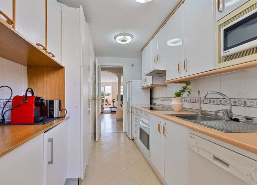 Resale - Apartment - Middle Floor Apartment - Marbella - Nueva Andalucia