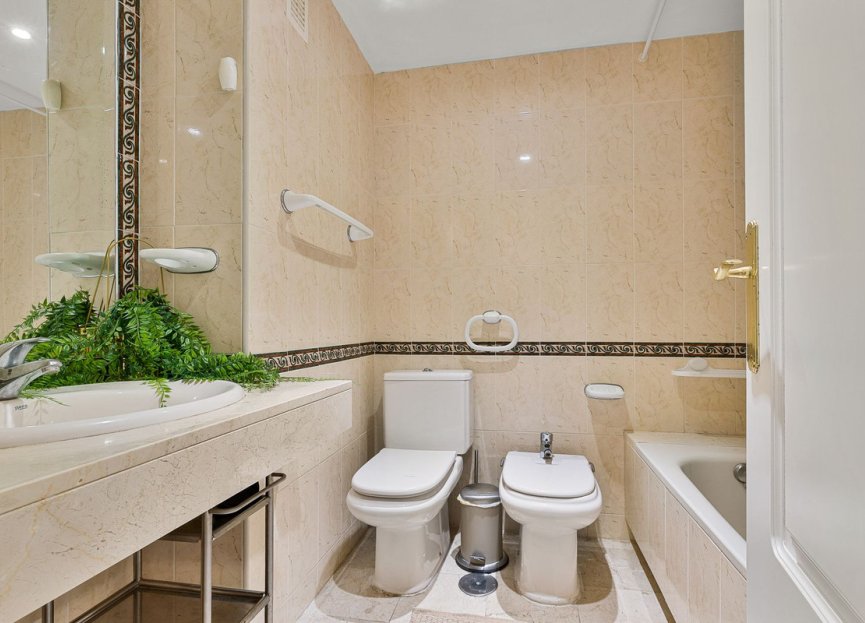 Resale - Apartment - Middle Floor Apartment - Marbella - Nueva Andalucia