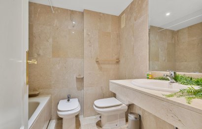 Resale - Apartment - Middle Floor Apartment - Marbella - Nueva Andalucia