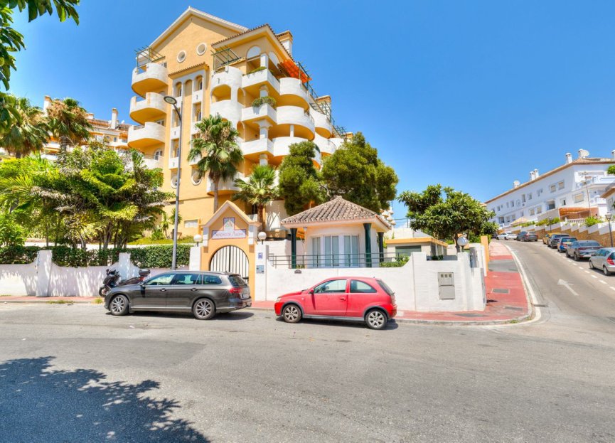 Resale - Apartment - Middle Floor Apartment - Marbella - Nueva Andalucia