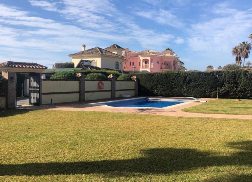 Resale - House - Finca - Cortijo - Estepona - Estepona Centro