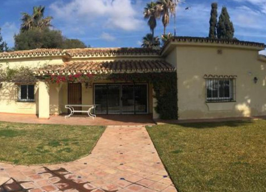 Resale - House - Finca - Cortijo - Estepona - Estepona Centro