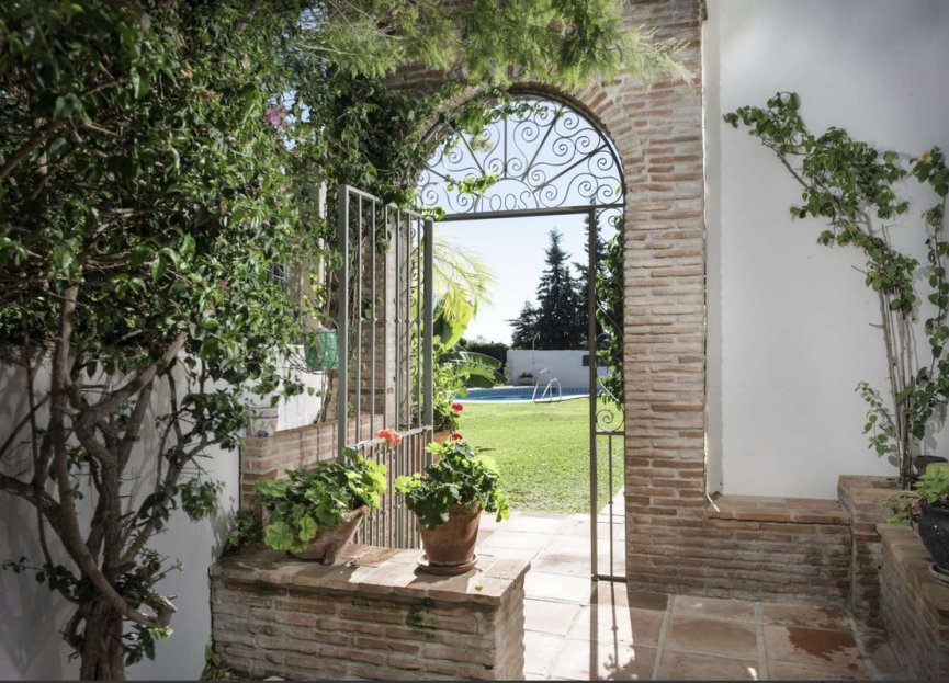 Resale - House - Detached Villa - Benahavís - La Quinta