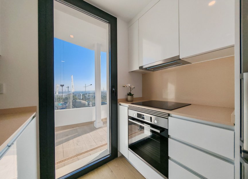 Resale - Apartment - Middle Floor Apartment - Estepona - Estepona Centro