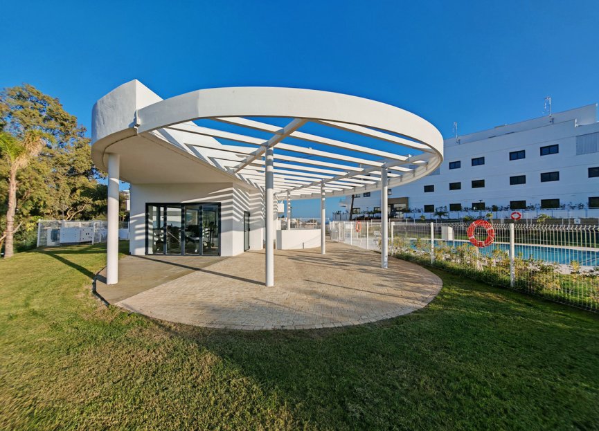 Resale - Apartment - Middle Floor Apartment - Estepona - Estepona Centro