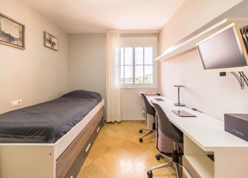 Resale - Apartment - Middle Floor Apartment - Benalmádena - Benalmadena Centro