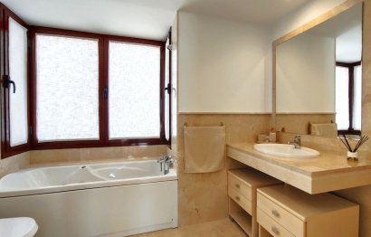 Reventa - House - Semi-Detached House - Casares - Casares Centro