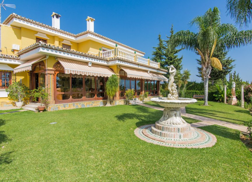 Resale - House - Detached Villa - Estepona - El Padron