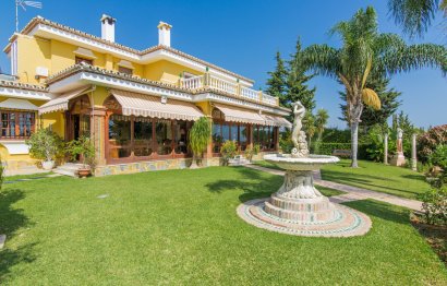 Resale - House - Detached Villa - Estepona - El Padron