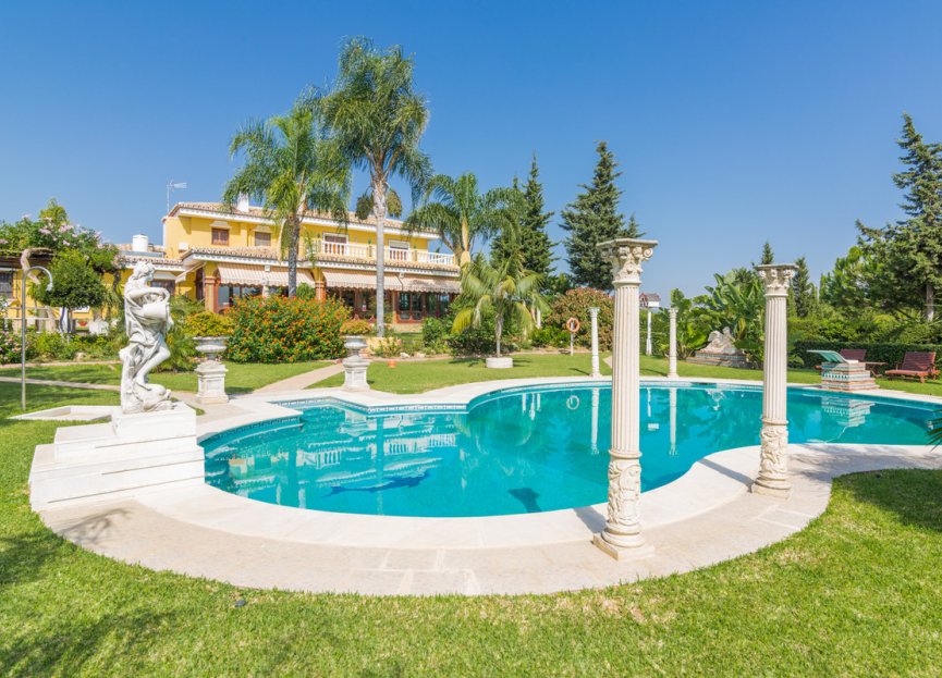 Resale - House - Detached Villa - Estepona - El Padron