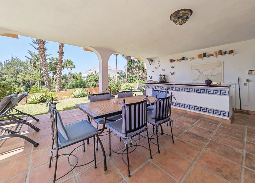 Resale - House - Detached Villa - Elviria