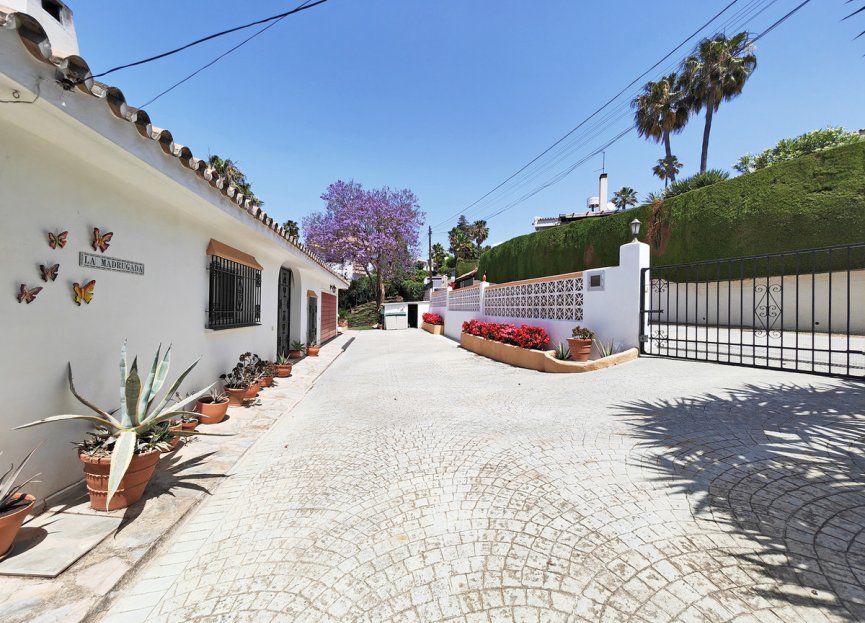 Resale - House - Detached Villa - Elviria