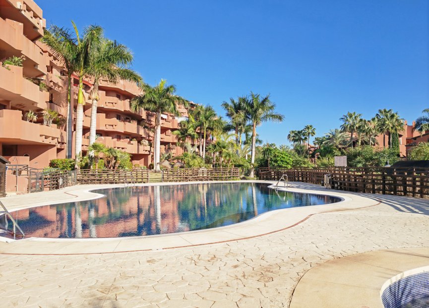 Resale - Apartment - Middle Floor Apartment - Estepona - Estepona Centro