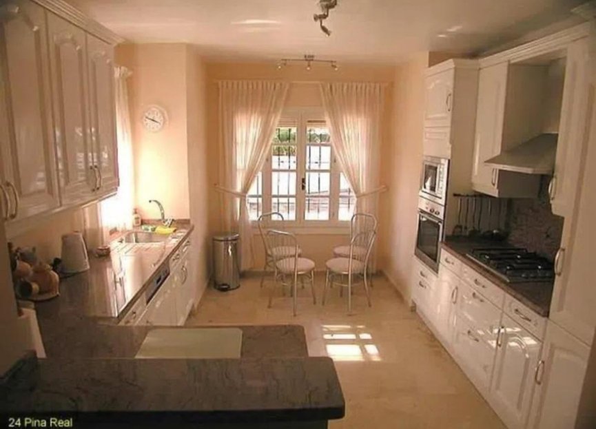 Resale - House - Detached Villa - Estepona - Estepona Centro