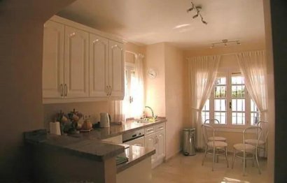 Resale - House - Detached Villa - Estepona - Estepona Centro