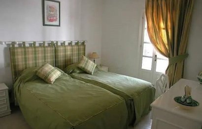 Resale - House - Detached Villa - Estepona - Estepona Centro