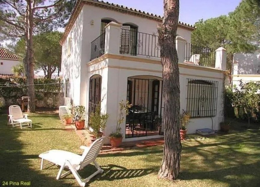 Resale - House - Detached Villa - Estepona - Estepona Centro