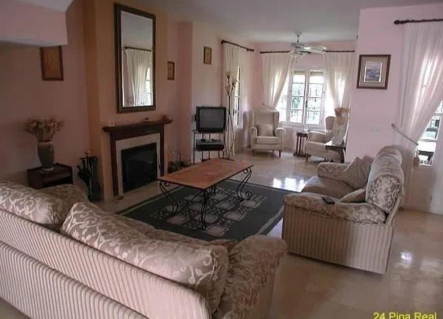 Resale - House - Detached Villa - Estepona - Estepona Centro