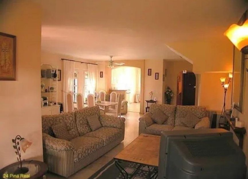 Resale - House - Detached Villa - Estepona - Estepona Centro