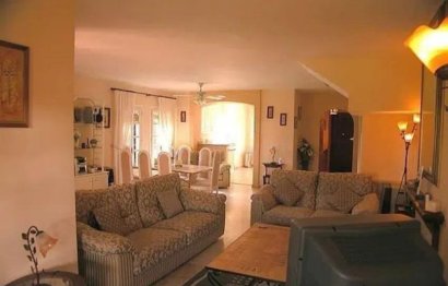 Resale - House - Detached Villa - Estepona - Estepona Centro