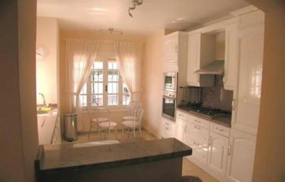 Resale - House - Detached Villa - Estepona - Estepona Centro