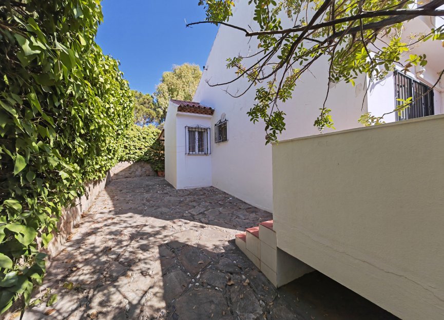 Resale - House - Detached Villa - Estepona