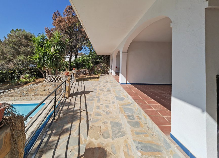 Resale - House - Detached Villa - Estepona