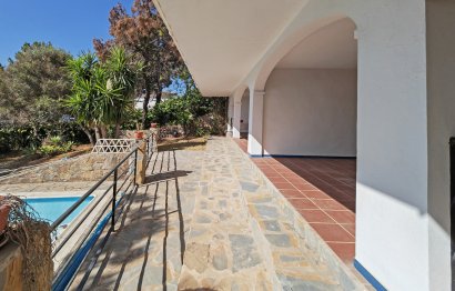 Resale - House - Detached Villa - Estepona