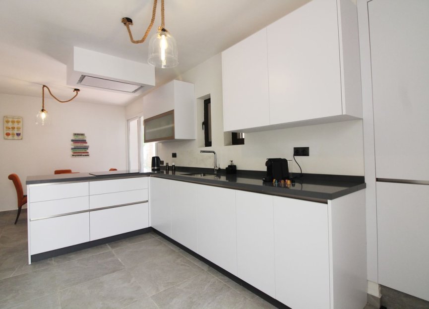 Reventa - House - Detached Villa - Benalmádena - Benalmadena Centro