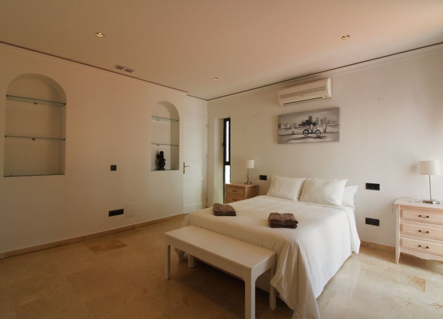 Reventa - House - Detached Villa - Benalmádena - Benalmadena Centro