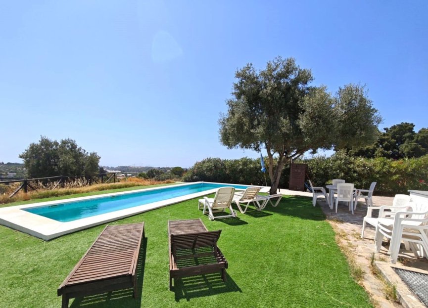 Resale - House - Detached Villa - Estepona - Estepona Centro