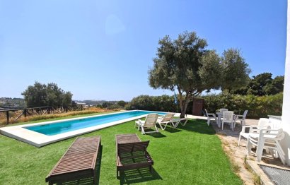 Resale - House - Detached Villa - Estepona - Estepona Centro