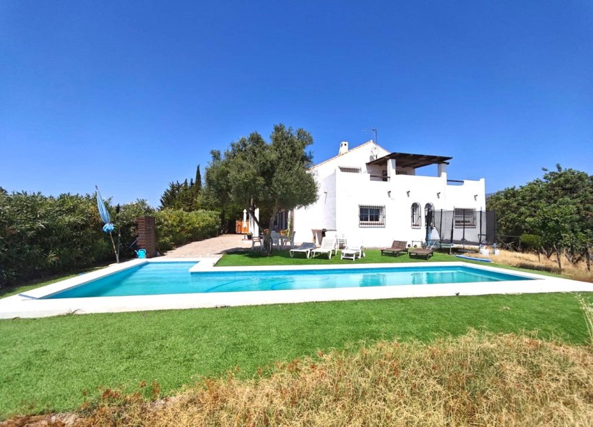 Resale - House - Detached Villa - Estepona - Estepona Centro