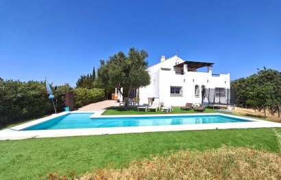 Resale - House - Detached Villa - Estepona - Estepona Centro