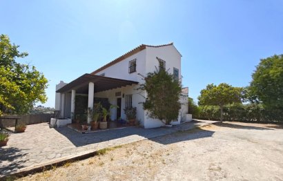Resale - House - Detached Villa - Estepona - Estepona Centro