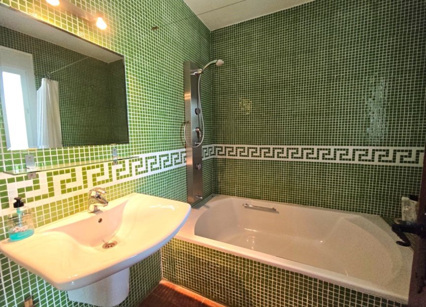 Resale - House - Detached Villa - Estepona - Estepona Centro