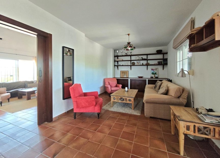 Resale - House - Detached Villa - Estepona - Estepona Centro